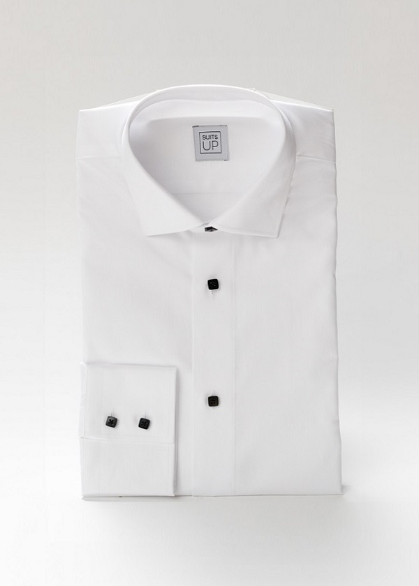 Shirt with black buttons